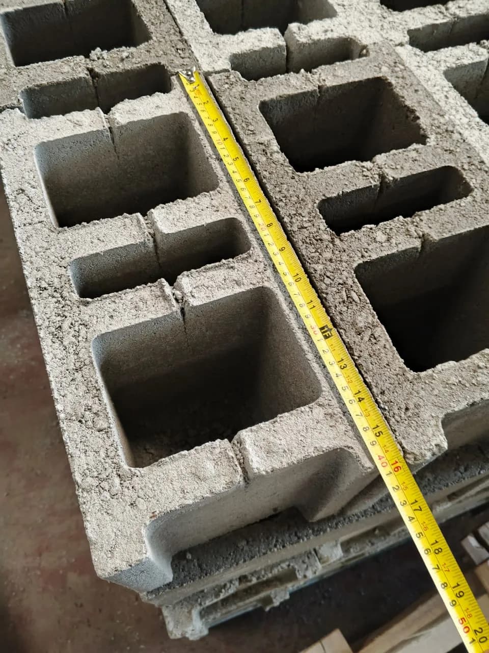 Three-cell hollow construction block