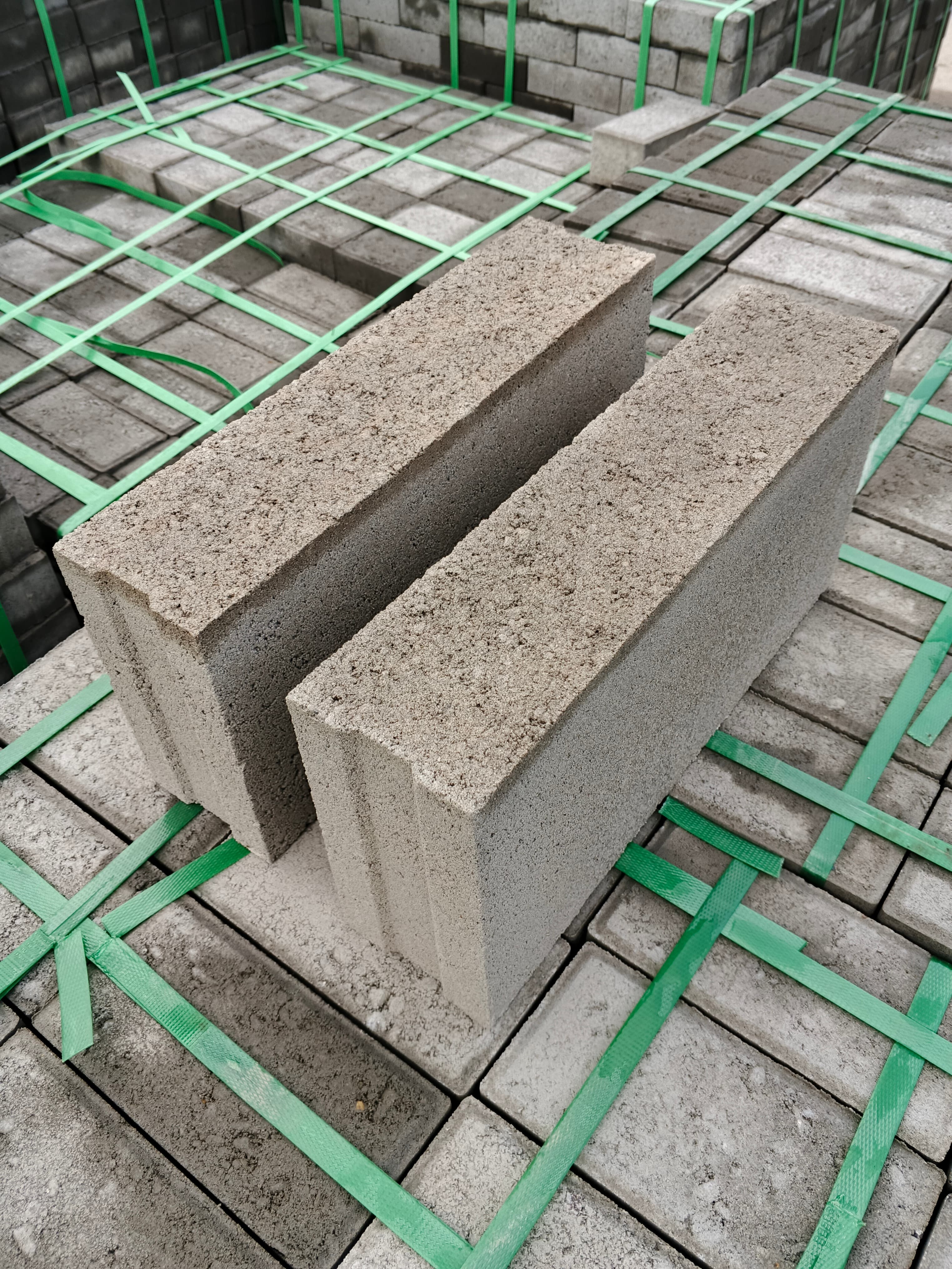 918124